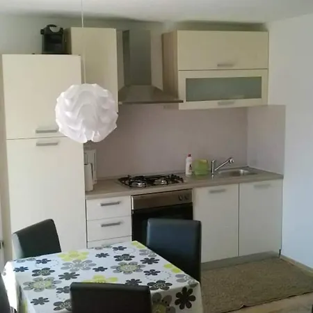 Leni Apartman